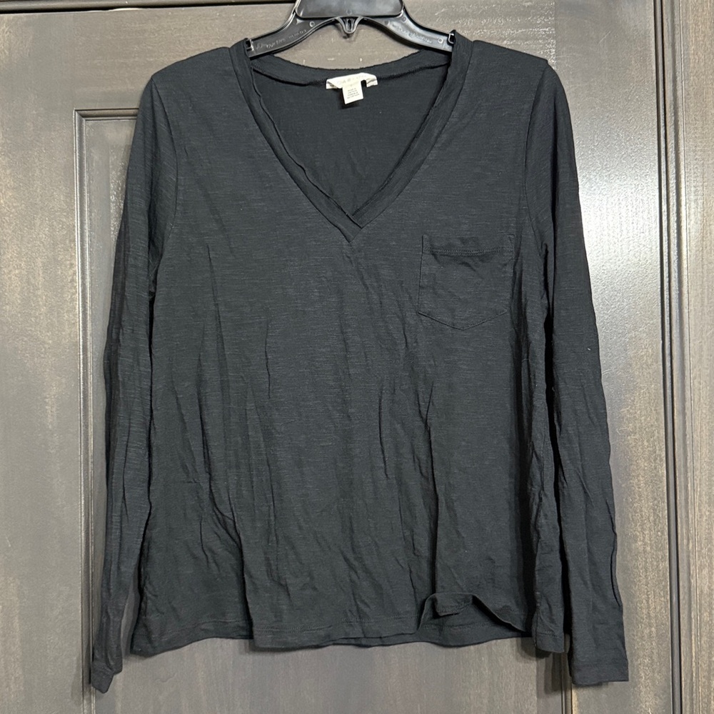 Caslon women’s black‎ v neck shirt L